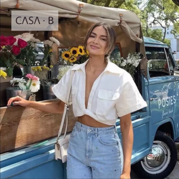 5⭐️BESTSELLER CASA B| The Christy Twist Front Collared Crop Blouse - Picture 5 of 10